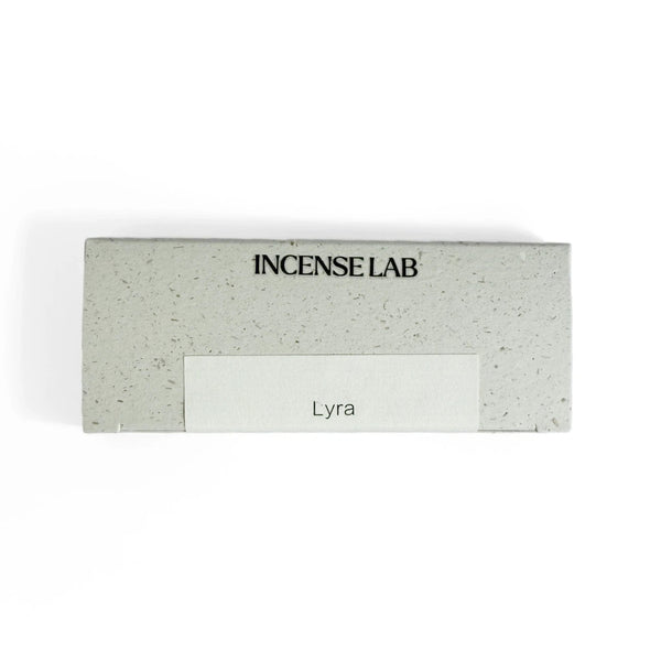 LYRA – Rose, Agarwood (Oud) & Sandalwood 🌹🌙